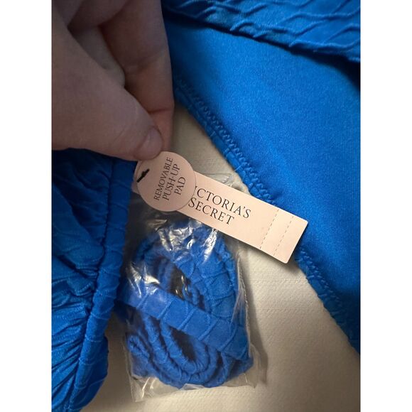 NWT Victoria Secret Twist Push-Up Bandeau Top Size 38D Matching Bottoms Size XXL - Picture 5 of 6